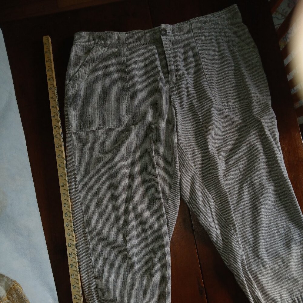 Christopher & Banks size 14W gray and white striped linen-cotton blend crops